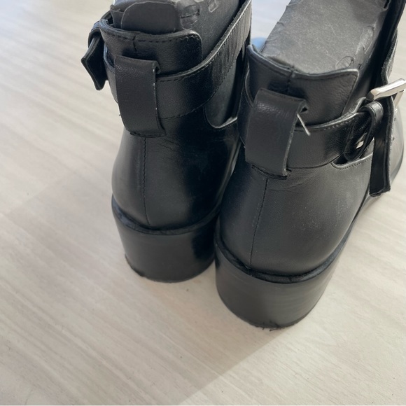 & Other Stories Black Buckle Leather Ankle Booties - Picture 6 of 10